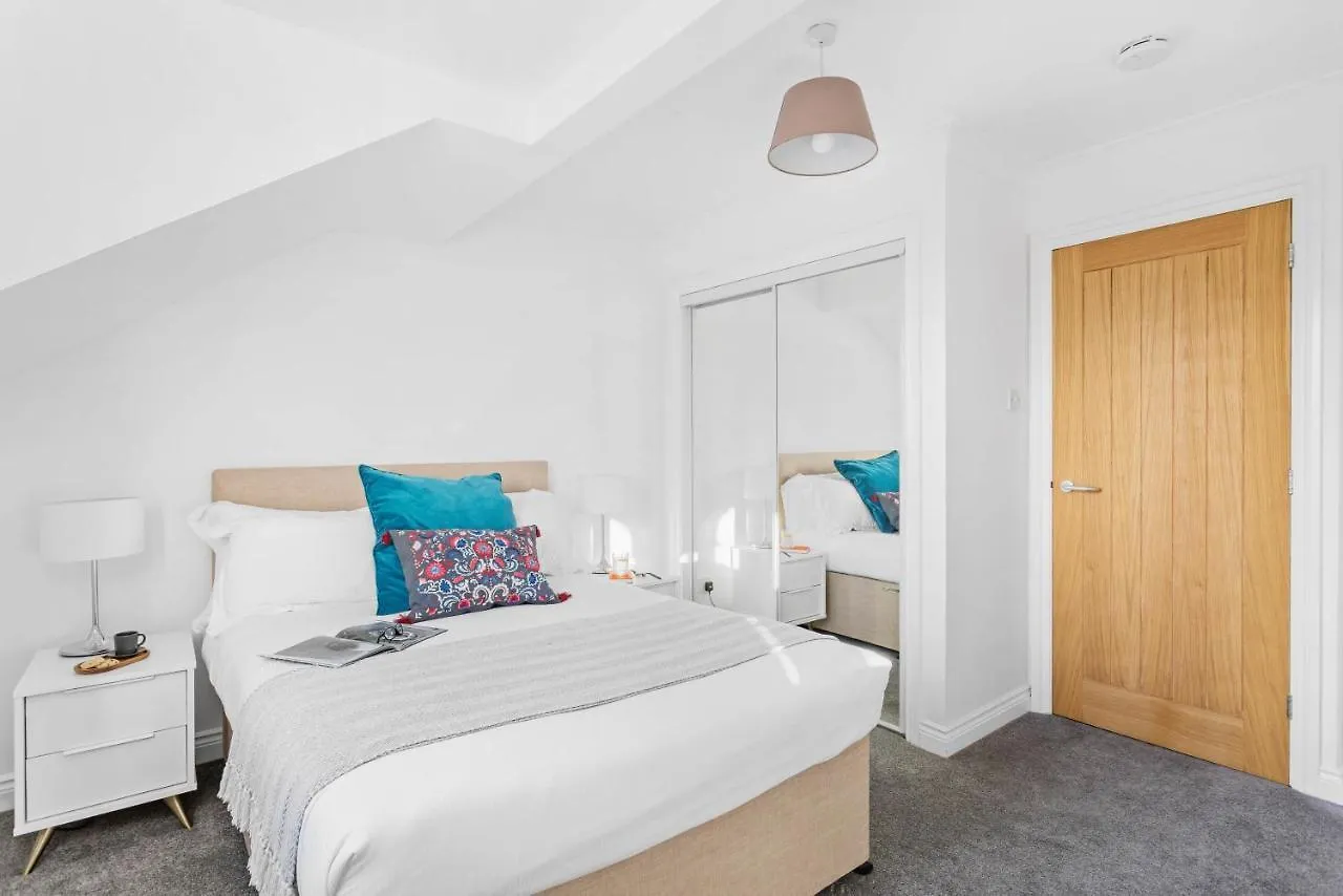 Chandlers Walk Modern Comfy Family Home In Exeter