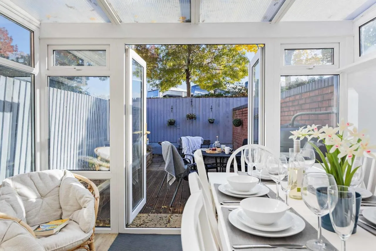 Chandlers Walk Modern Comfy Family Home In Exeter Feriehus